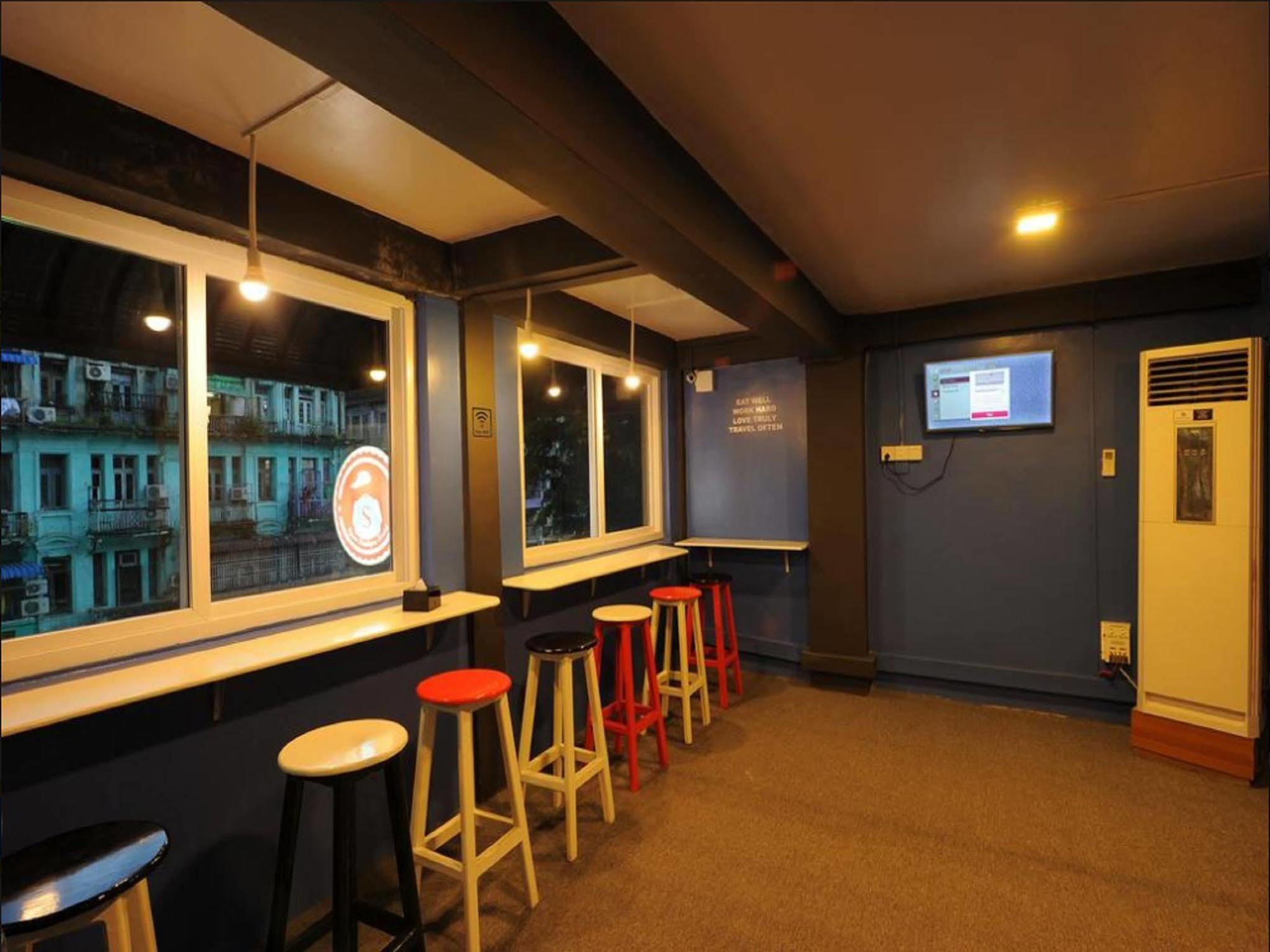 Space Boutique Hostel Yangon Bagian luar foto