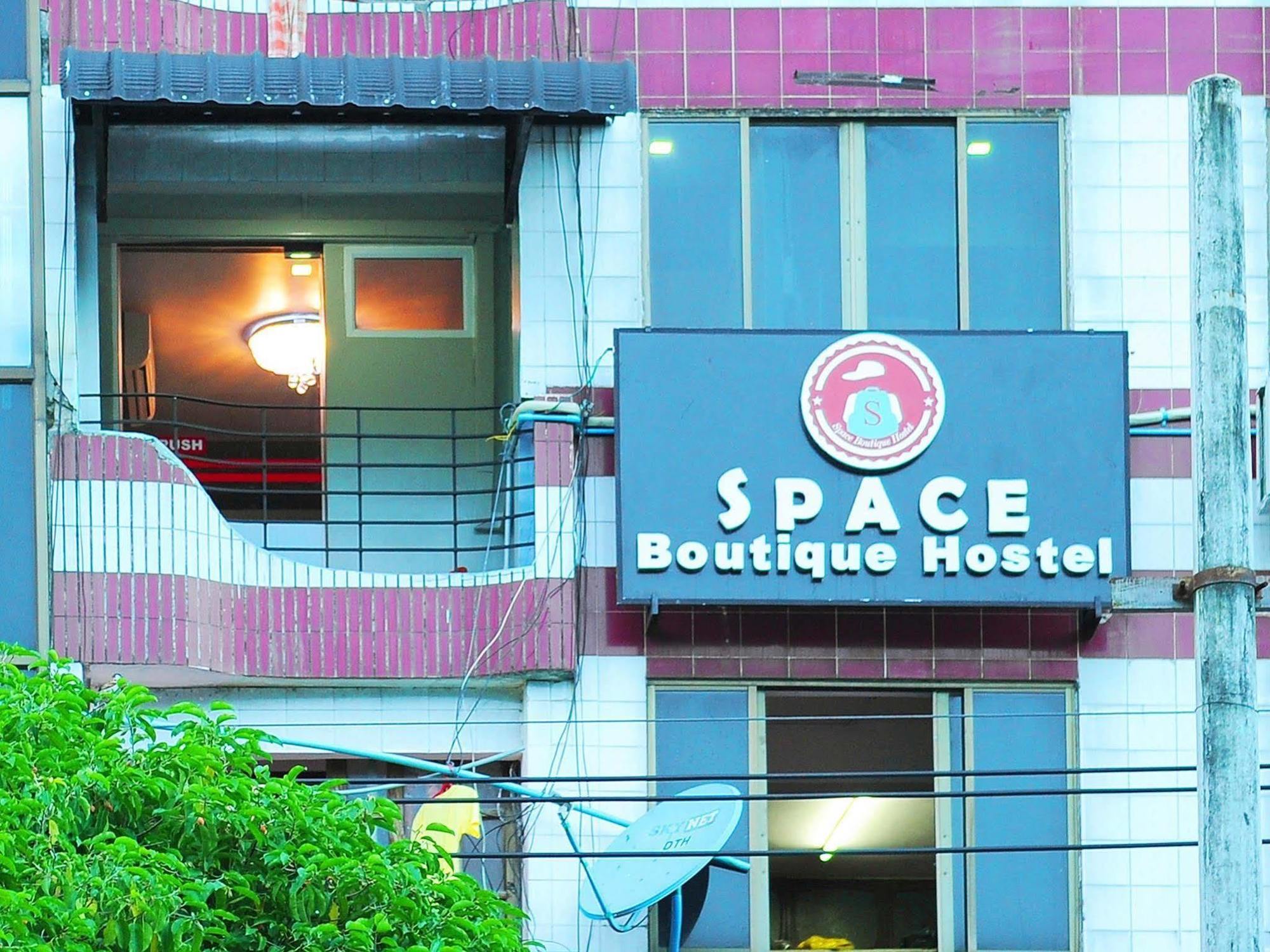 Space Boutique Hostel Yangon Bagian luar foto