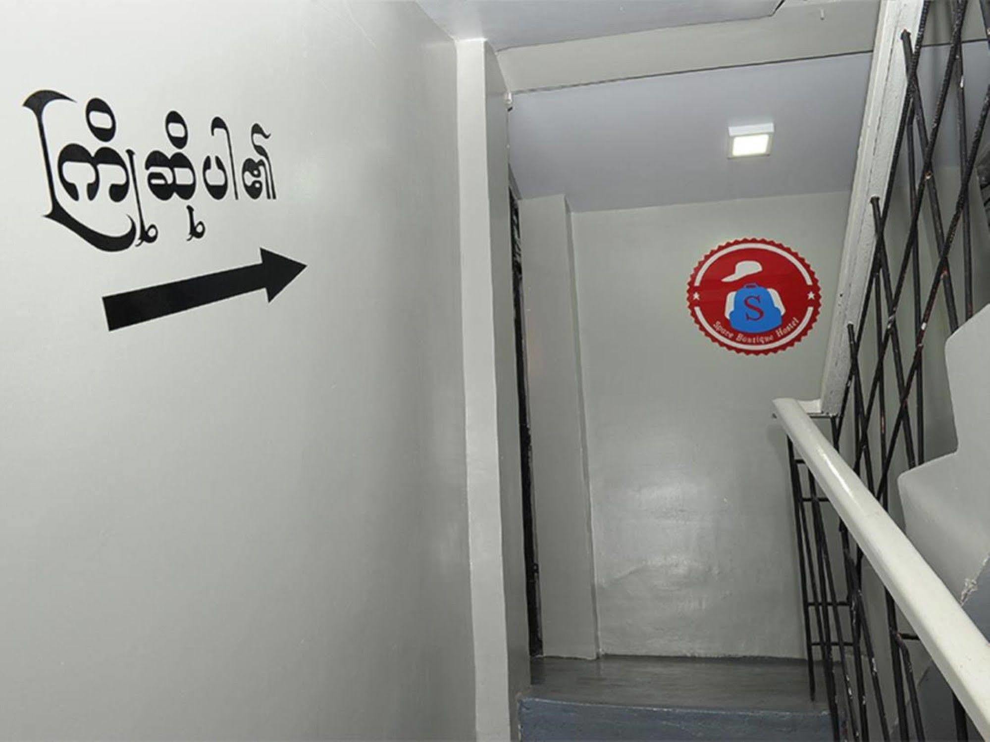 Space Boutique Hostel Yangon Bagian luar foto